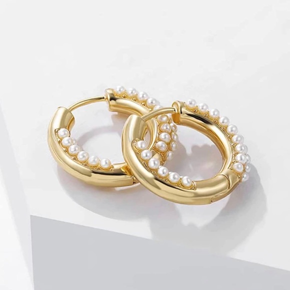 18K Gold Plated Clustered Pearl Small Huggie Hoop Earrings by Grathia Cero - Picture 2 of 6